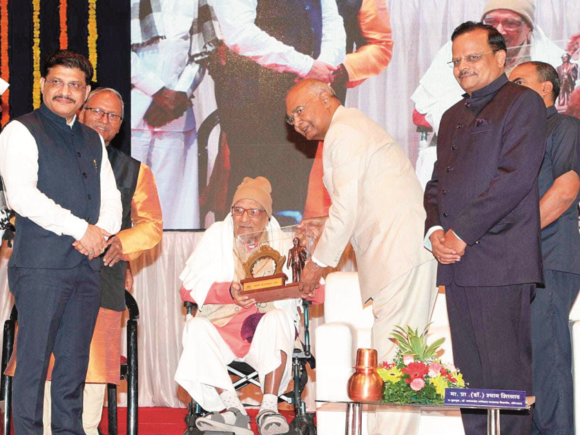 Folklore scholar Padmashri Prabhakar Mande passed away | लोकसाहित्याचे अभ्यासक पद्मश्री प्रभाकर मांडे यांचे निधन