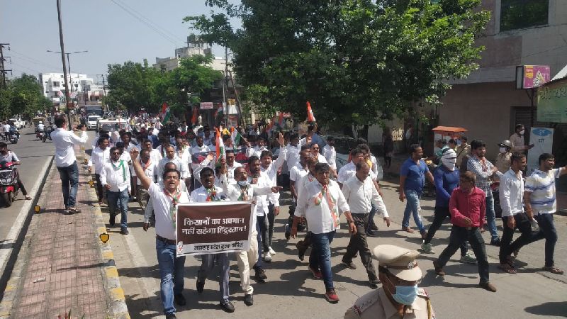 mix response in nagpur amid Maharashtra Bandh | Maharashtra Bandh : नागपुरात 'बंद'ला संमिश्र प्रतिसाद; राजकीय पक्षांचा निदर्शनावर भर