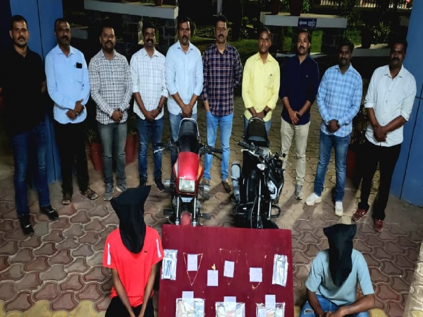 Two thieves who stole ornaments from the temple were arrested in kolhapur, six crimes were solved | Kolhapur: मंदिरातील दागिन्यांवर डल्ला मारणारे दोघे अटकेत, सहा गुन्ह्यांची उकल