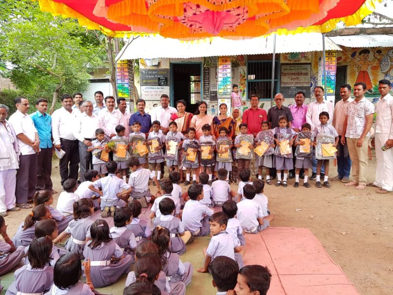 'A DURUVA DERAPRATCHA' initiative in Marathi school at Mandevadigar | मांडवेदिगर येथे मराठी शाळेत ‘एक दुर्वा समर्पणाची’ उपक्रम