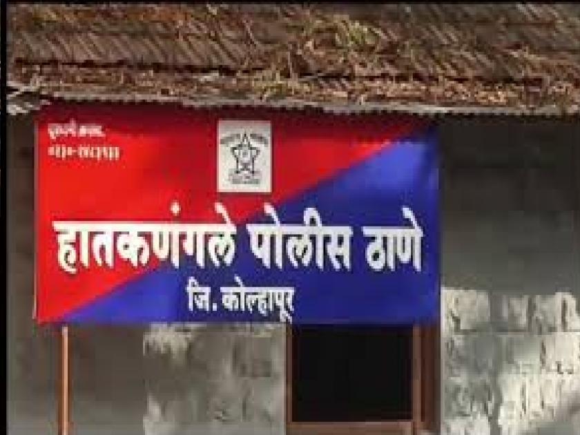 Clash between two groups over mobile status in Mangaon Kolhapur, crime against 30 people | Kolhapur: माणगावमध्ये मोबाइल स्टेटसवरून दोन गटांत हाणामारी, ३० जणांवर गुन्हा