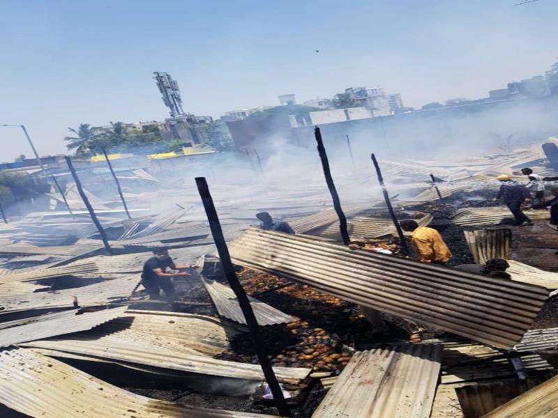 63 stalls of Mango Festival burnt | आंबा महोत्सवातील ६३ स्टॉल जळून खाक