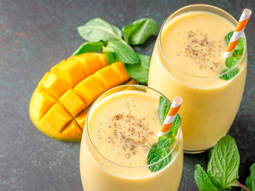 Mango lassi recipe easy and tasty summer drink in marathi | अशी तयार करा थिक आणि क्रीमी मँगो लस्सी 