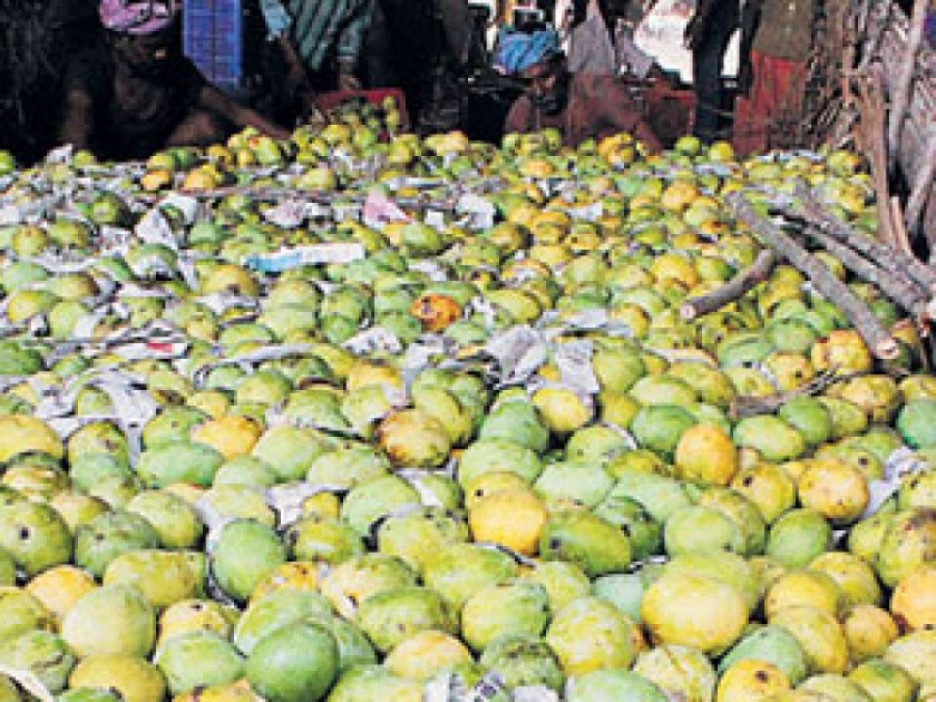 Kolhapur: Vegetable prices have increased due to fall in arrivals, fruit prices have increased; But in the 'hapus' way | कोल्हापूर : आवक घसरल्याने भाजीपाला वधारला, फळांच्या दरातही वाढ; पण ‘हापूस’ आवाक्यात