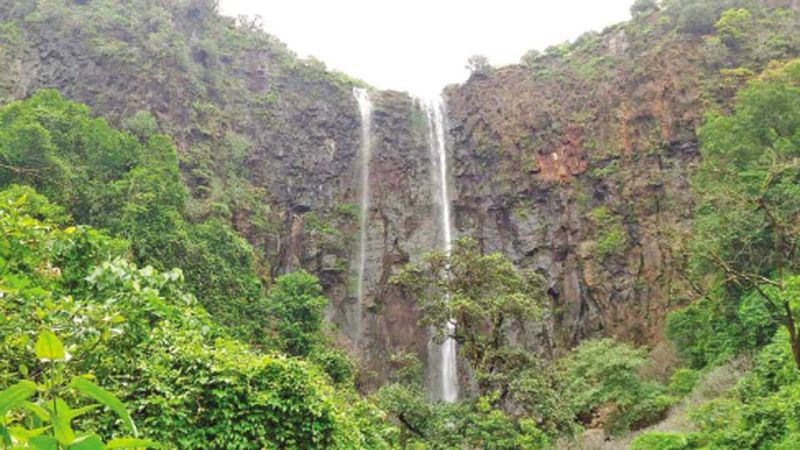 mangeli waterfall monsoon adventure | सिंधुदुर्गातील आकर्षक मांगेली धबधबा