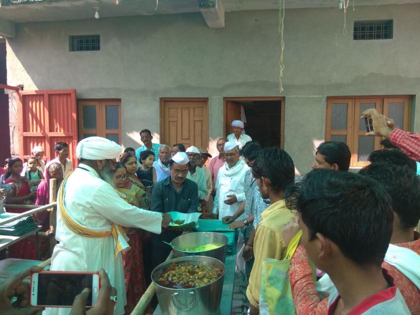 Mangaliripir Birbalnath Maharaj Yatra; Mahaprashad distributed to devotees! | मंगरूळपिरात बिरबलनाथ महाराज यात्रोत्सव; भाविकांनी घेतला महाप्रसादाचा लाभ !