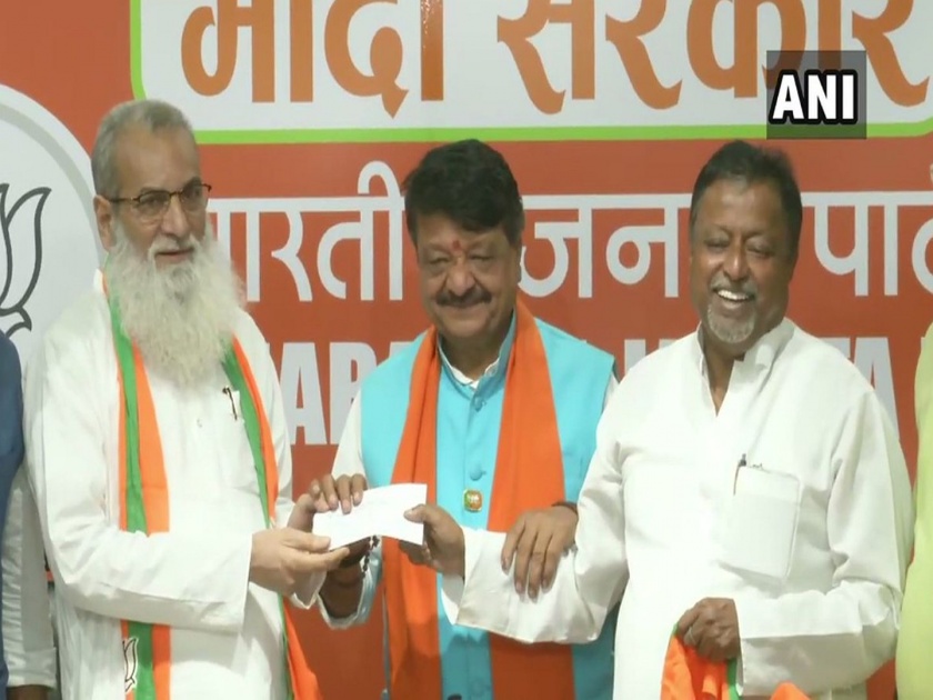 Trinamool Congress MLA Manirul Islam joins Bharatiya Janata Party in Delhi | ममतांना पुन्हा झटका; 24 तासात तिसरा आमदार भाजपात 