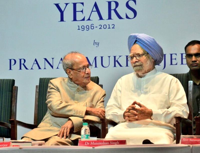 Pranab Mukherjee was more eligible for me as PM than PM - Manmohan Singh | पंतप्रधानपदासाठी माझ्यापेक्षा प्रणव मुखर्जी अधिक पात्र होते - मनमोहन सिंग