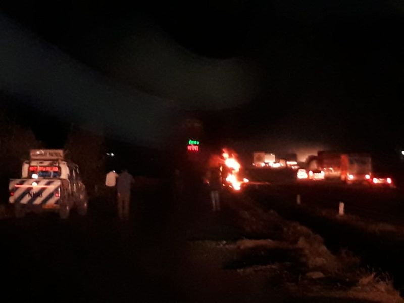 truck catches fire on Mumbai Ahmedabad highway one dead | मुंबई-अहमदाबाद महामार्गावर मनोरजवळ ट्रकला आग; एकाचा मृत्यू