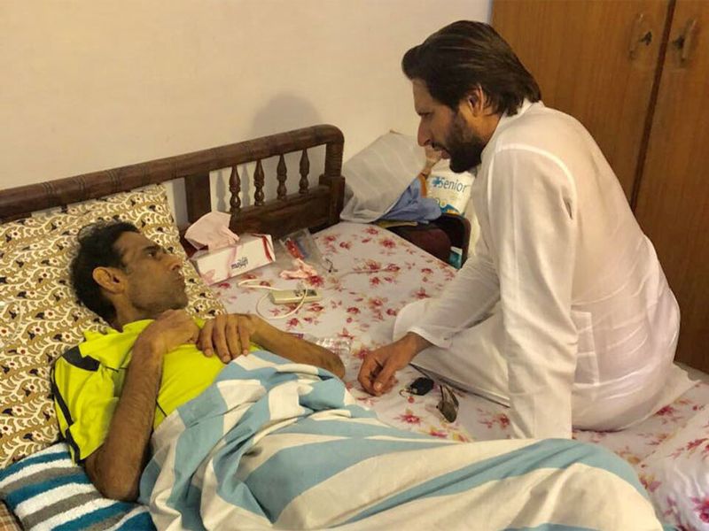 Pakistan hockey hero seeks heart transplant in India | नातं सीमेपलीकडचं... हृदयविकाराशी लढणाऱ्या पाकिस्तानी खेळाडूला भारताकडून हवाय मदतीचा हात!