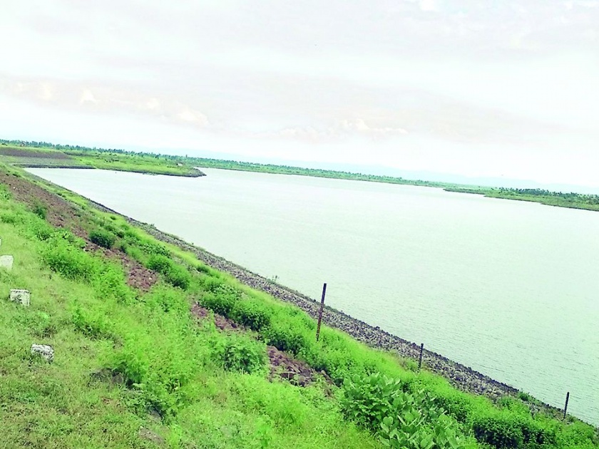 Manad Dam is half full | मन्याड धरण निम्मेच भरले
