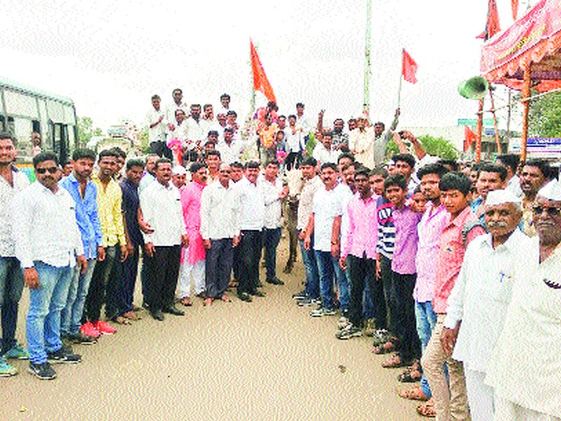 Maratha Community's Ballagadi Front | मराठा समाजाचा बैलगाडी मोर्चा