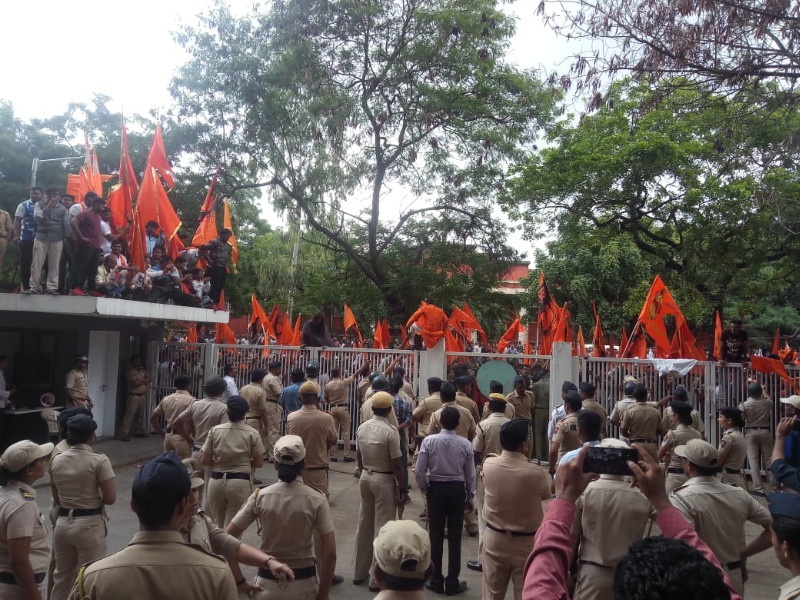 The violent turn of the Maratha movement in Pune | पुण्यात मराठा आंदोलनाला हिंसक वळण 