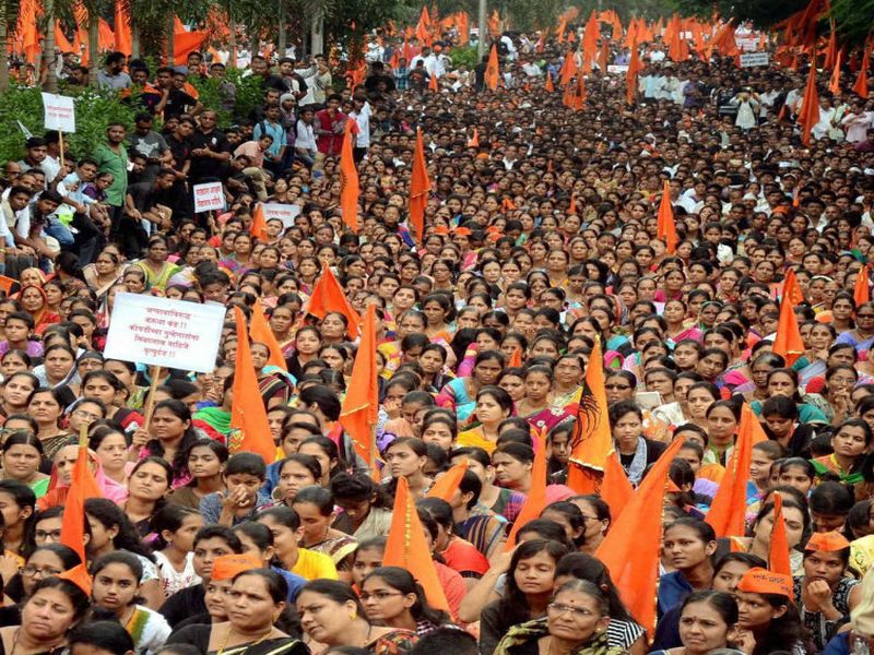 Maratha community 'jode hit! Movement movement, remove GR | मराठा समाजाचे ‘जोडे मारा! घटस्थापनेला आंदोलन, जीआर काढा