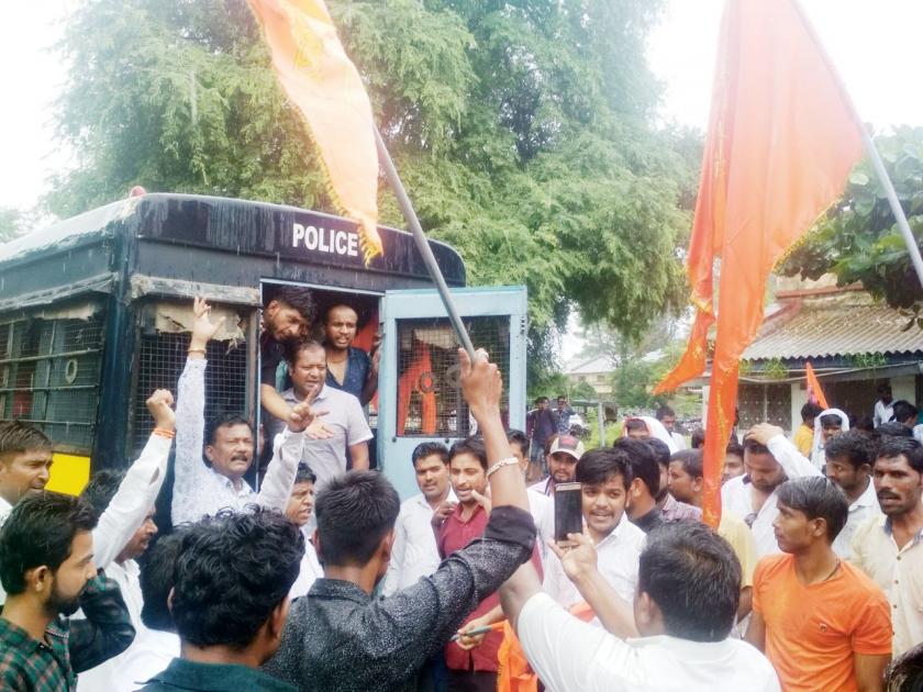 Maratha Reservation Protest: Marathas 'Jail Bharo' movement in Risod | Maratha Reservation Protest: रिसोडमध्ये मराठयांचे 'जेलभरो' आंदोलन 