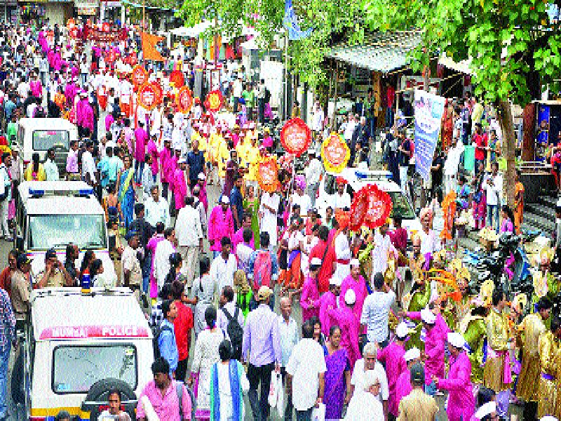 98th Akhil Bharatiya Marathi Natya Sammelan news | मुलुंडमध्ये दुमदुमली नाट्यदिंडी, सेलिब्रेटीही झाले सामील