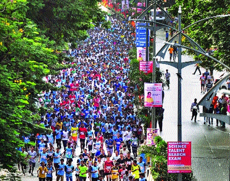  700 marathon runners, social and clean message | मॅरेथॉनमध्ये धावले ७०० स्पर्धक, सामाजिक व स्वच्छतेचा संदेश