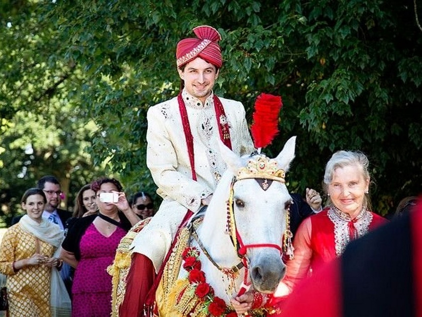 Know why does groom sits on a mare and not horse in his marriage | लग्नात नवरदेव घोडीवरच बसून का येतात, घोड्यावर का नाही? तुम्हाला माहीत आहे का कारण?