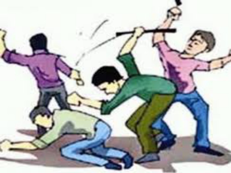 Drunk youths beat up other state workers in Khed taluka | खेड तालुक्यातील ठाकुर पिंपरी येथे मद्यधुंद युवकांची परप्रांतिय कामगारांना बेदम मारहाण