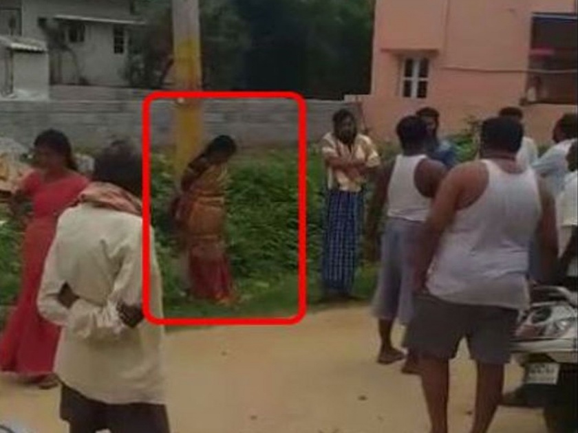 Video: Inhuman assault by a woman who did not pay the loan | Video: कर्ज न फेडल्याने महिलेला पोलला बांधून केली अमानुष मारहाण