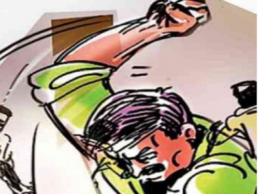 A couple on their way to the village was stopped on the road and brutally beaten; sexually abuse of a woman in front of her husband | गावाकडे जाणाऱ्या जोडप्याला रस्त्यात अडवून बेदम मारहाण; पतीसमोरच महिलेवर अत्याचार 
