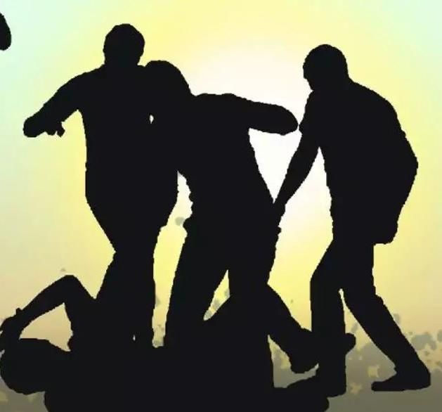 Four arrested for assault in Nagpur | नागपुरात रक्कम वसुलीसाठी मारहाण : चौघांना अटक