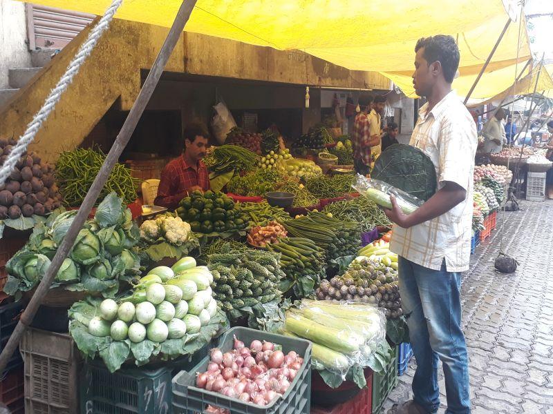 Vegetable prices rose at the onset of the paternal party | पितृपक्षाच्या प्रारंभी भाज्यांचे दर वधारले