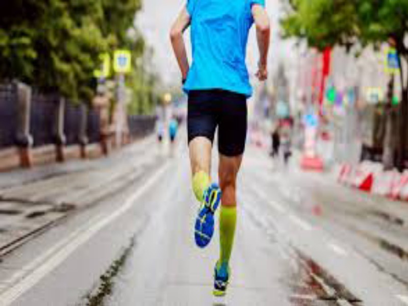 Sure run in a marathon ... but, take heart! | मॅरेथॉनमध्ये जरूर पळा...पण, हृदय सांभाळा!