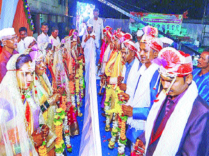 Community weddings should be organized in the public domain - Subhash Deshmukh | लोकवर्गणीतून सामुदायिक विवाह सोहळे व्हावेत - सुभाष देशमुख