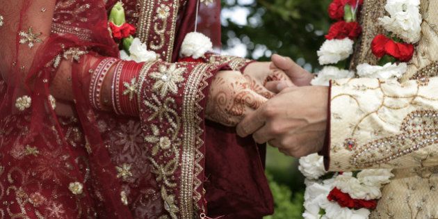 'Bridegroom' helped to found and even get married costly! | ‘वर’ही शोधला आणि लग्नही केले थाटात !