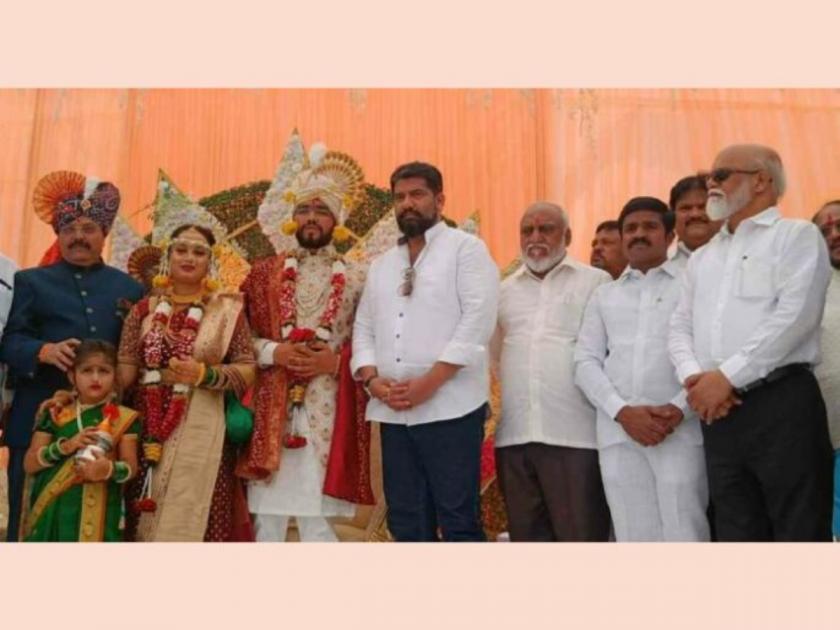 former corporator Vijay Mane's daughter's wedding in traditional way | सामाजिक भान जपत पारंपरिक पद्धतीने विजय माने यांच्या कन्येचा विवाह सोहळा संपन्न