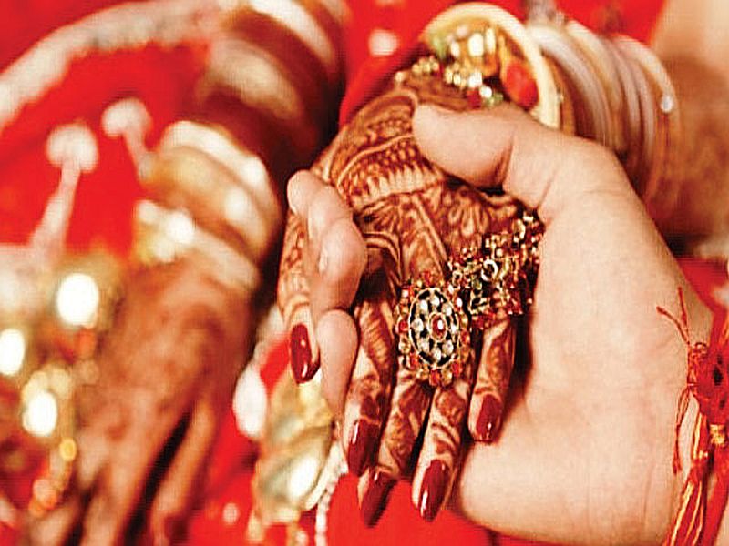 ‘Bride spends too much time on WhatsApp’: UP family calls off marriage on wedding day | नवरी सतत व्हॉट्सअॅपवर मग्न; नवऱ्यानं मुहूर्तावर मोडलं लग्न