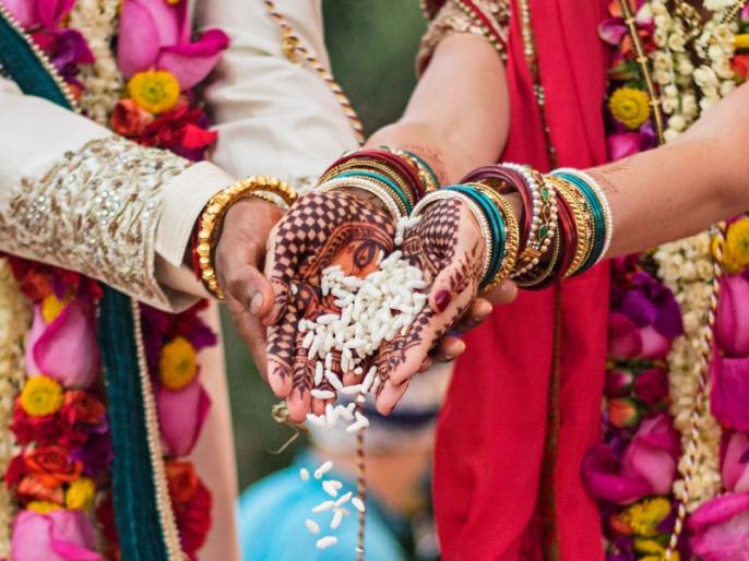 During Janata curfew police officer's girl's daughter gets married in 800 people gathering, Case registered pda | जनता कर्फ्यूत पोलीसाच्या मुलीचं धुमधडाक्यात लग्न, गुन्हा दाखल 