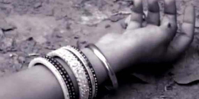 Married women commit suicide in akola | सासरच्या मंडळींच्या छळाला कंटाळून विवाहितेची आत्महत्या