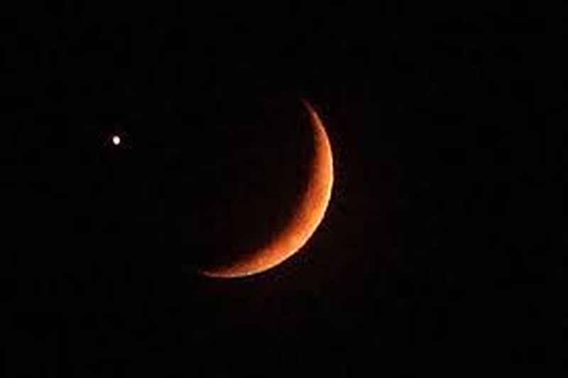 Mars will hide behind the crescent moon for two hours | दोन तास मंगळ ग्रह चंद्रबिंबाआड लपणार 