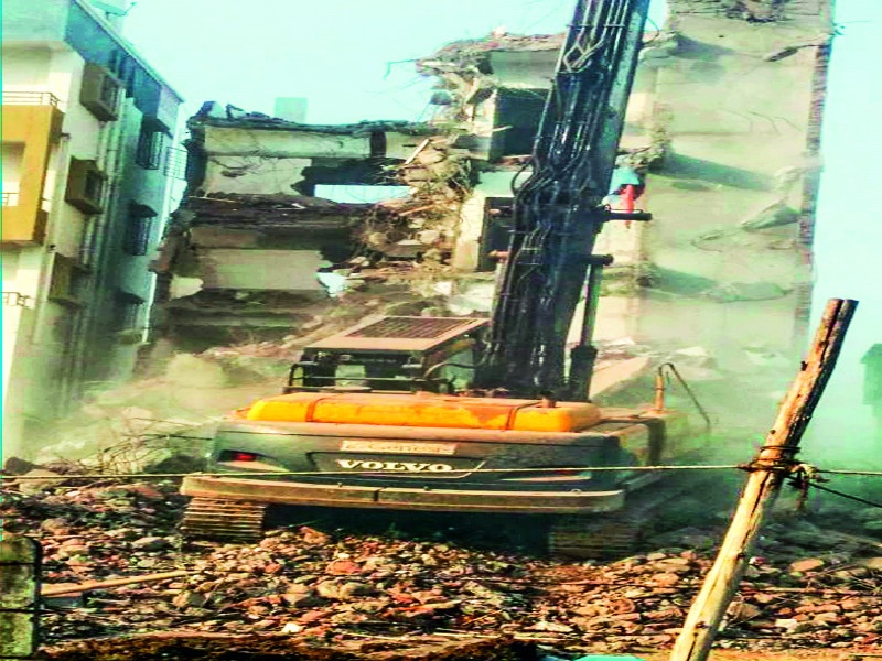 unauthorized construction landslide by pmrda at marunji | मारुंजीत पीएमआरडीएकडून चारमजली अनधिकृत बांधकाम जमीनदोस्त