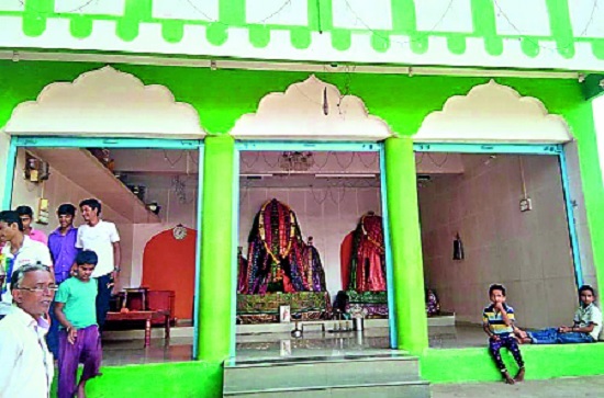 Kurundwad: Ganpati Festival: Building a mosque by Hindu brothers in Majrawadi: There is no Muslim in the village | कुरुंदवाड : Ganpati Festival मजरेवाडीत हिंदू बांधवांकडून मशिदीची उभारणी : गावामध्ये एकही मुस्लिम नाही