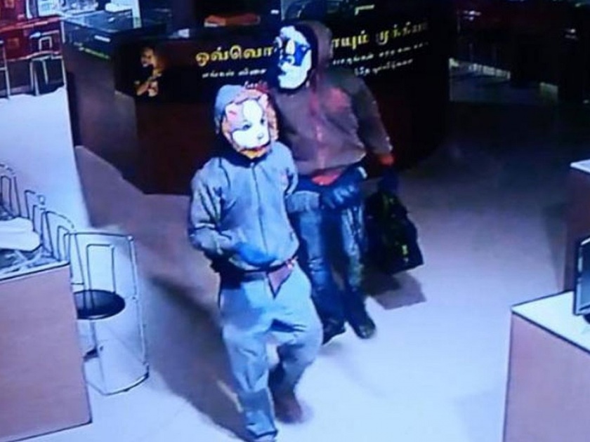 Two men wear cat and dog masks rob 13 crore jewellery from Tamilnadu | कुत्र्या-मांजराचे मास्क घालून चोर आले अन् तब्बल १०० किलोचे दागिने घेऊन झाले पसार!