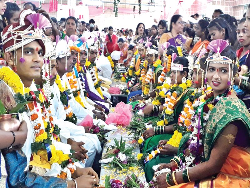 Color Weddings in Virar | विरारमध्ये रंगला सामुदायिक विवाहसोहळा
