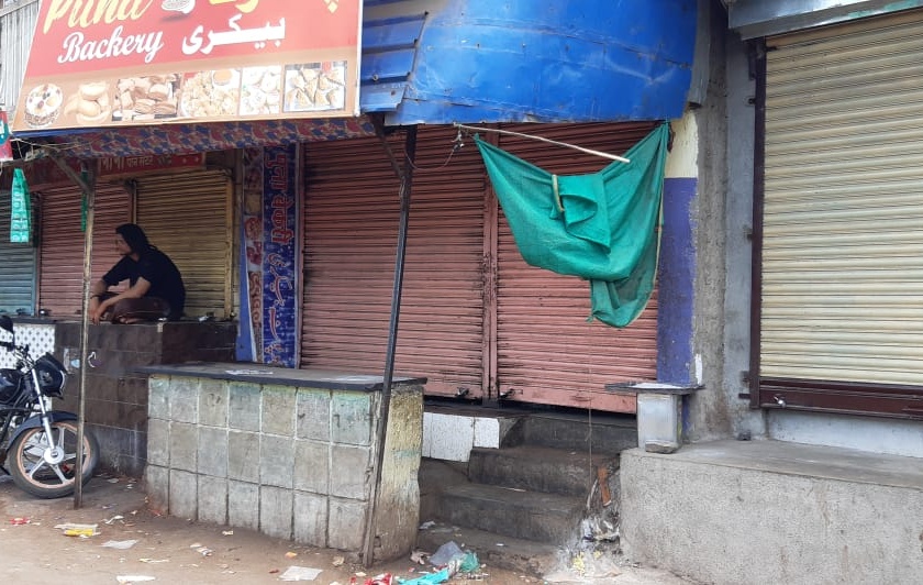Death of two workers; The mournful atmosphere at the Khamgaon | दोन कामगारांचा मृत्यू; खामगावातील मस्तान चौकात शोकाकूल वातावरण
