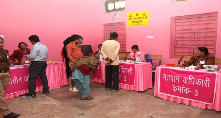 The location of 3 polling stations in Solapur district has been changed | Maharashtra Election 2019; सोलापूर जिल्ह्यातील ७२ मतदान केंद्रांची ठिकाणे बदलली