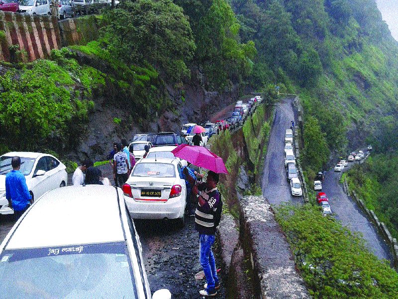 Neural-Matheran Ghat road work question marks | नेरळ-माथेरान घाट रस्ते कामावर प्रश्नचिन्ह