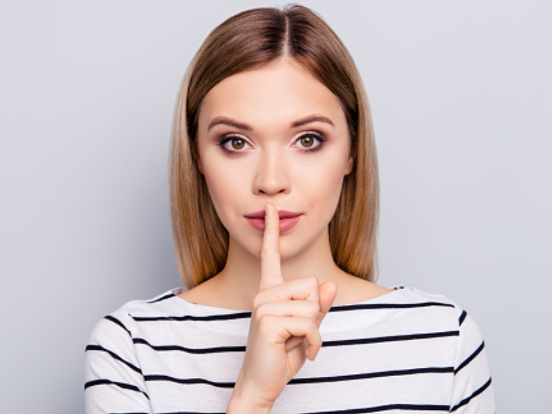 Get in the habit of keeping silent for at least ten minutes throughout the day! | हाताची घडी आणि तोंडावर बोट; दिवसभरात किमान १० मिनिटे मौन पाळल्याचे फायदे!