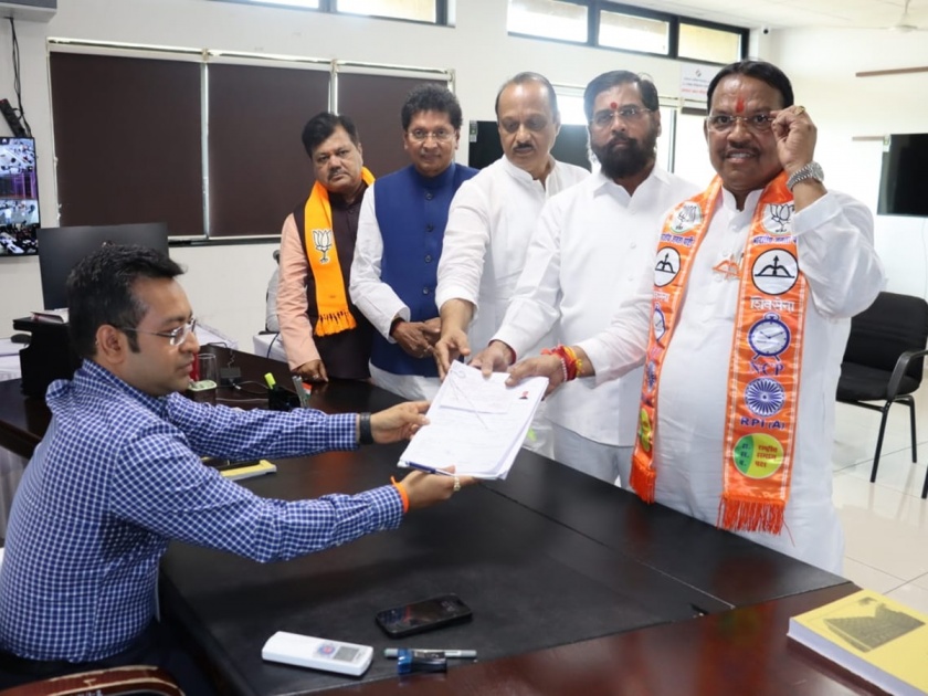 Srirang Barne filed his candidature for Maval Lok Sabha Constituency | मावळ लोकसभा मतदारसंघासाठी श्रीरंग बारणे यांनी उमेदवारी अर्ज भरला