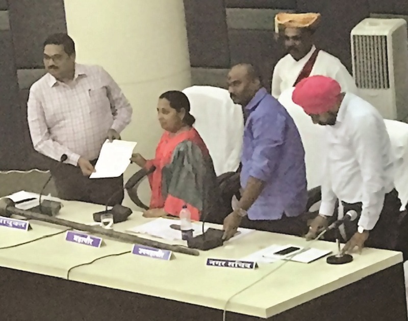 Nanded Mayor Sheela Bhavare resigns | नांदेडच्या महापौर शीला भवरे यांचा राजीनामा