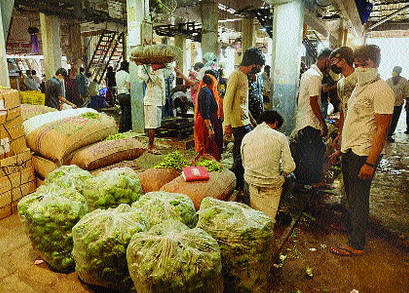 Onion market with vegetables started in Mumbai Market Committee | मुंबई बाजार समितीत भाजीसह कांदा मार्केट सुरू