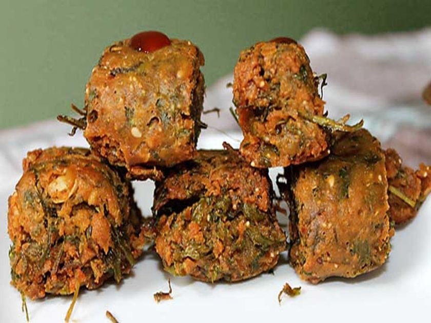 How to make crispy kothimbir vadi | Kothimbir Vadi Recipe : कुरकुरीत, खमंग कोथिंबीर वडी रेसिपी, एकदा खाल तर खातच रहाल...