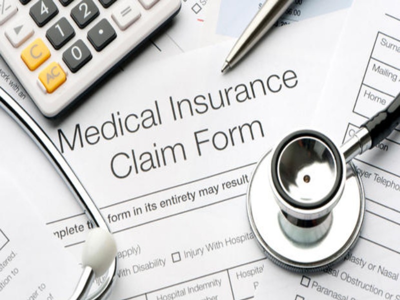 'no' truthful a Insurance companies in any health claim case! Increased customer complaints | विमा कंपन्यांचे ‘नो ’आरोग्यम् धनसंपदा! ग्राहकांच्या तक्रारी वाढल्या 