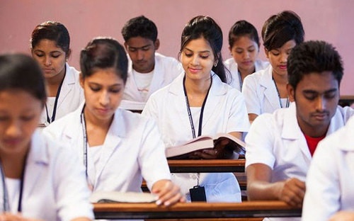 Pune, Mumbai's 'cut off' for medical admissions will increase; Students will have to prepare for the exam properly | पुणे ,मुंबईचा मेडिकल प्रवेशाचा 'कट ऑफ ' वाढणार; नीट परीक्षेसाठी विद्यार्थ्यांना तयारीनिशी उतरावे लागणार