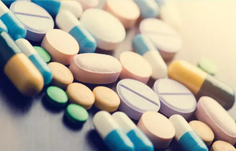 Bajaj Healthcare launches 'Favijaj' tablets for treating COVID-19 | CoronaVirus News : कोरोना रुग्णांना दिलासा, बजाज हेल्थकेअरकडून 'Favijaj' टॅबलेट लाँच 